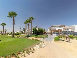لمن يريد الحصول على الراحة والرفاهية Golf view compound